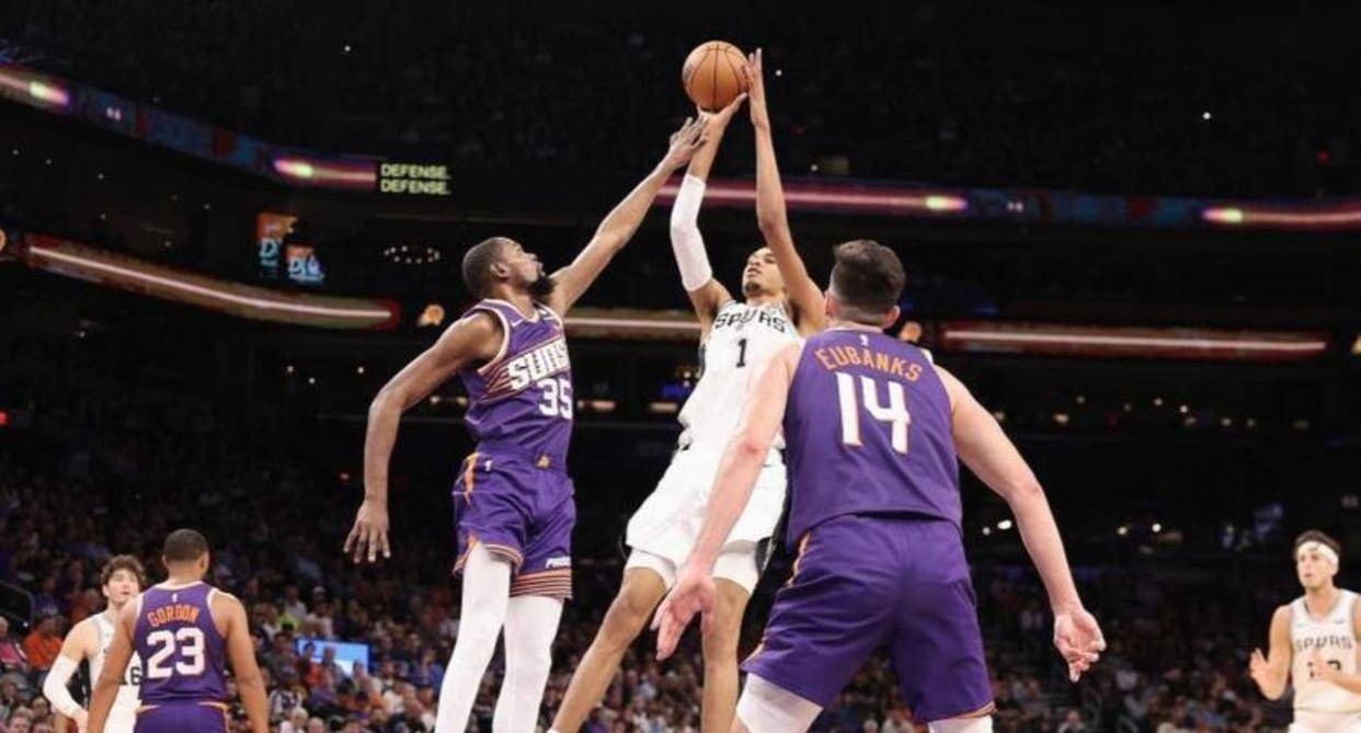 九游体育-包含山东泰山关键时刻远射贴柱今夜山东泰山备战NBA总决赛，罗马围绕NBA季后赛绝杀压哨瞬间刷屏的词条